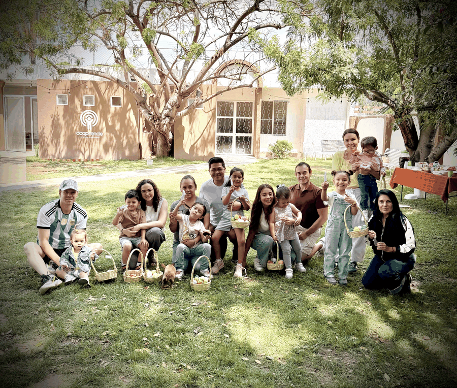 Familias reunidas al aire libre